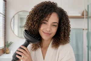 Séchage rapide des cheveux bouclés au diffuseur large, préservant la définition et la santé de la fibre capillaire